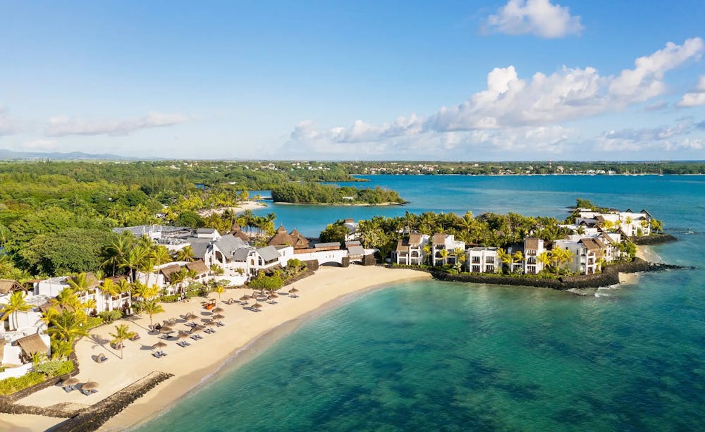 Shangri-La Le Touessrok Mauritius with white-sand beach, tropical gardens and turquoise lagoon